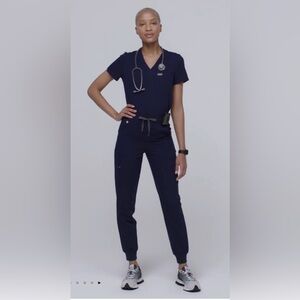 FIGS SET: High Waisted Zamora Jogger and Catarina Scrub Top in Navy